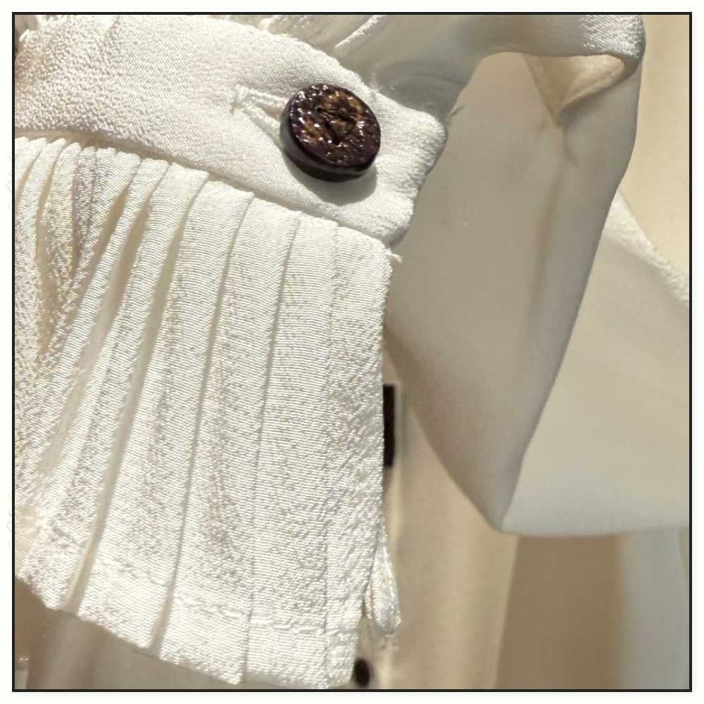 PLEATED COLLAR BLOUSE