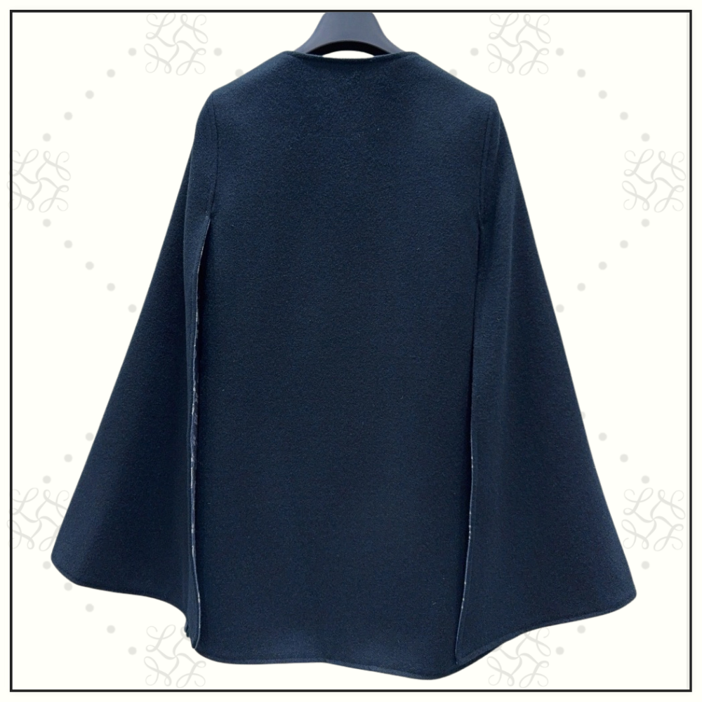 WOOL CHAIN FASTENING CAPE