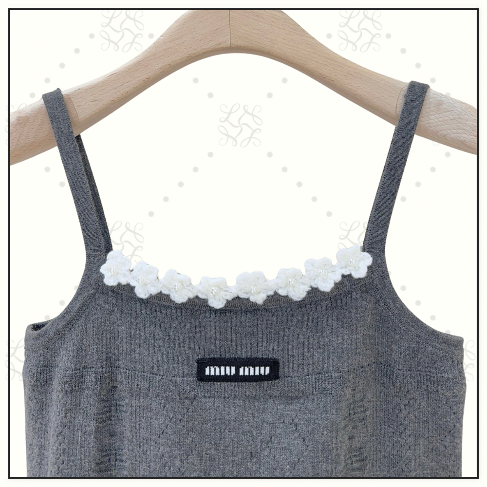 WOOL TANK & CARDIGAN & MINI SKIRT