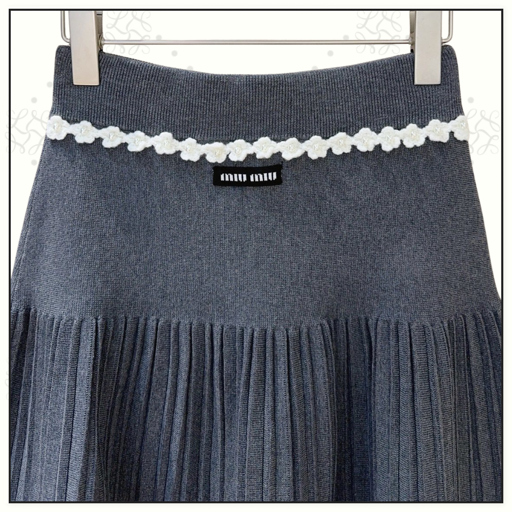 WOOL TANK & CARDIGAN & MINI SKIRT