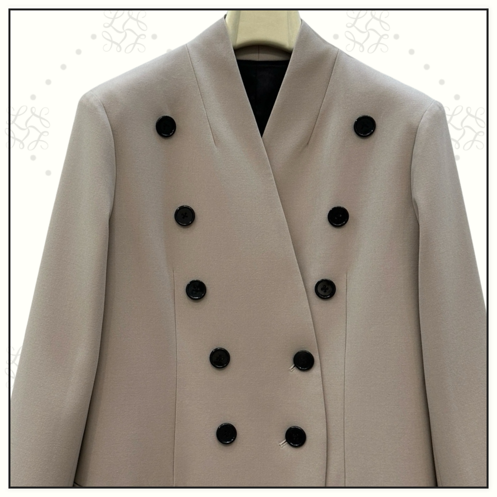 BUTTONED WOOL OVERCOAT