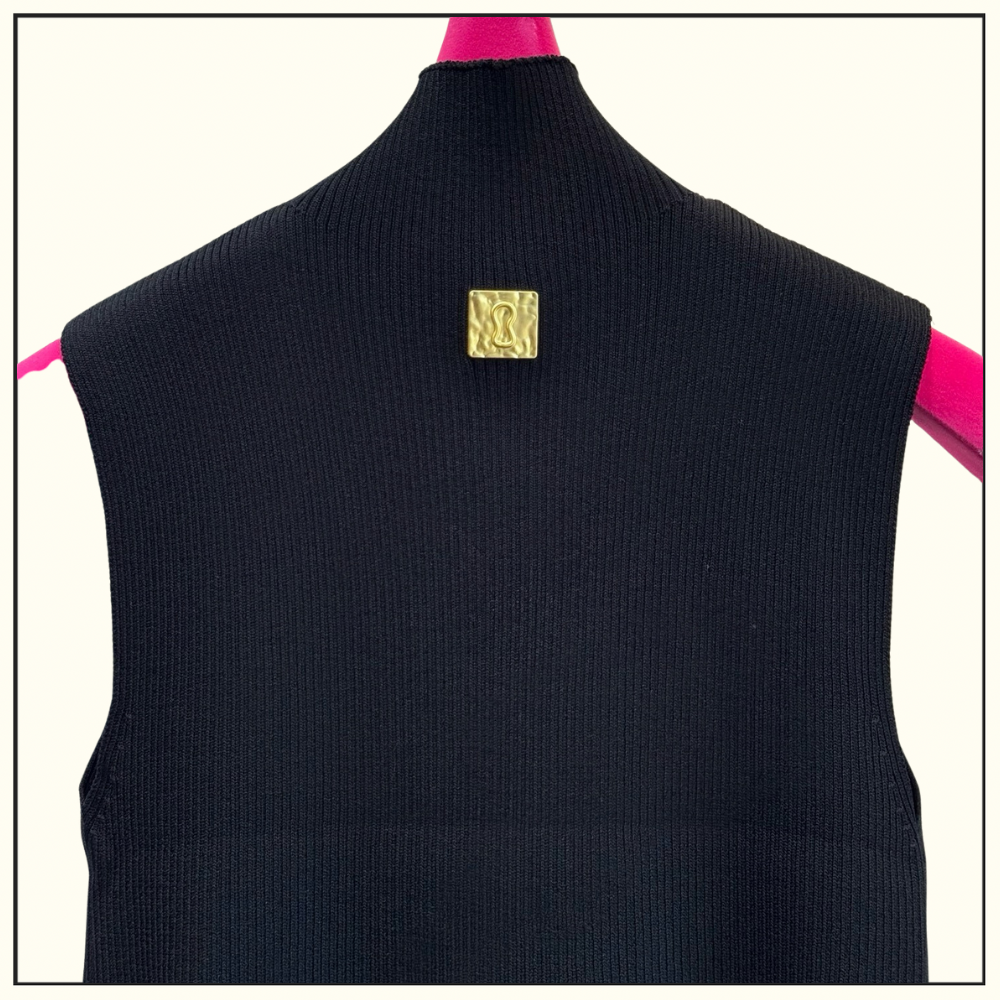 SLEEVELESS KNIT TURTLENECK