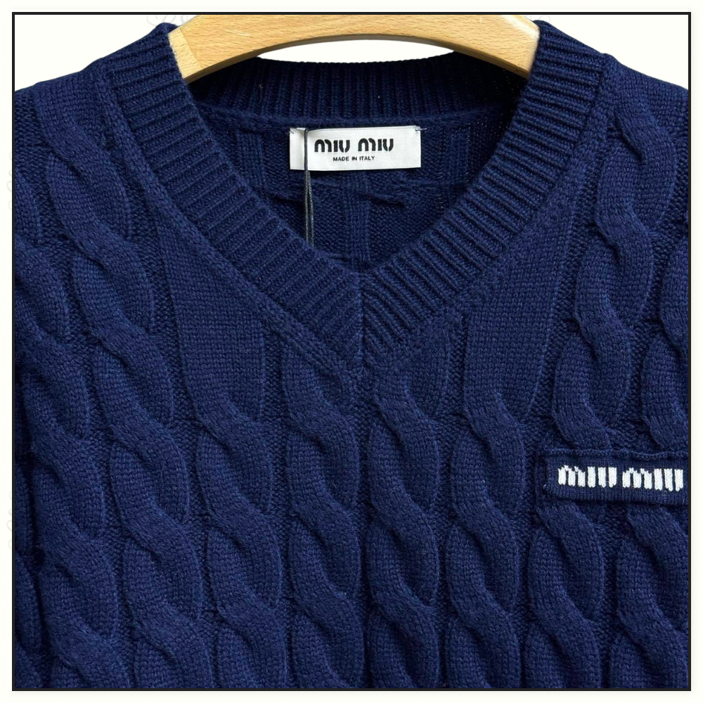 WOOL CABLE KNIT SWEATER
