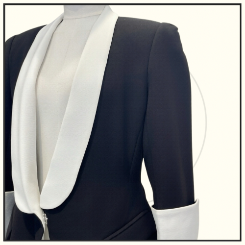 TWO TONE CREPE BLAZER