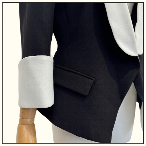 TWO TONE CREPE BLAZER