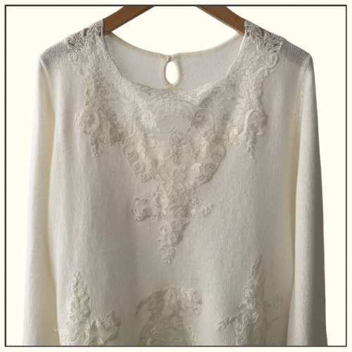 CASHMERE BLOUSE WITH LACE EMBROIDERY