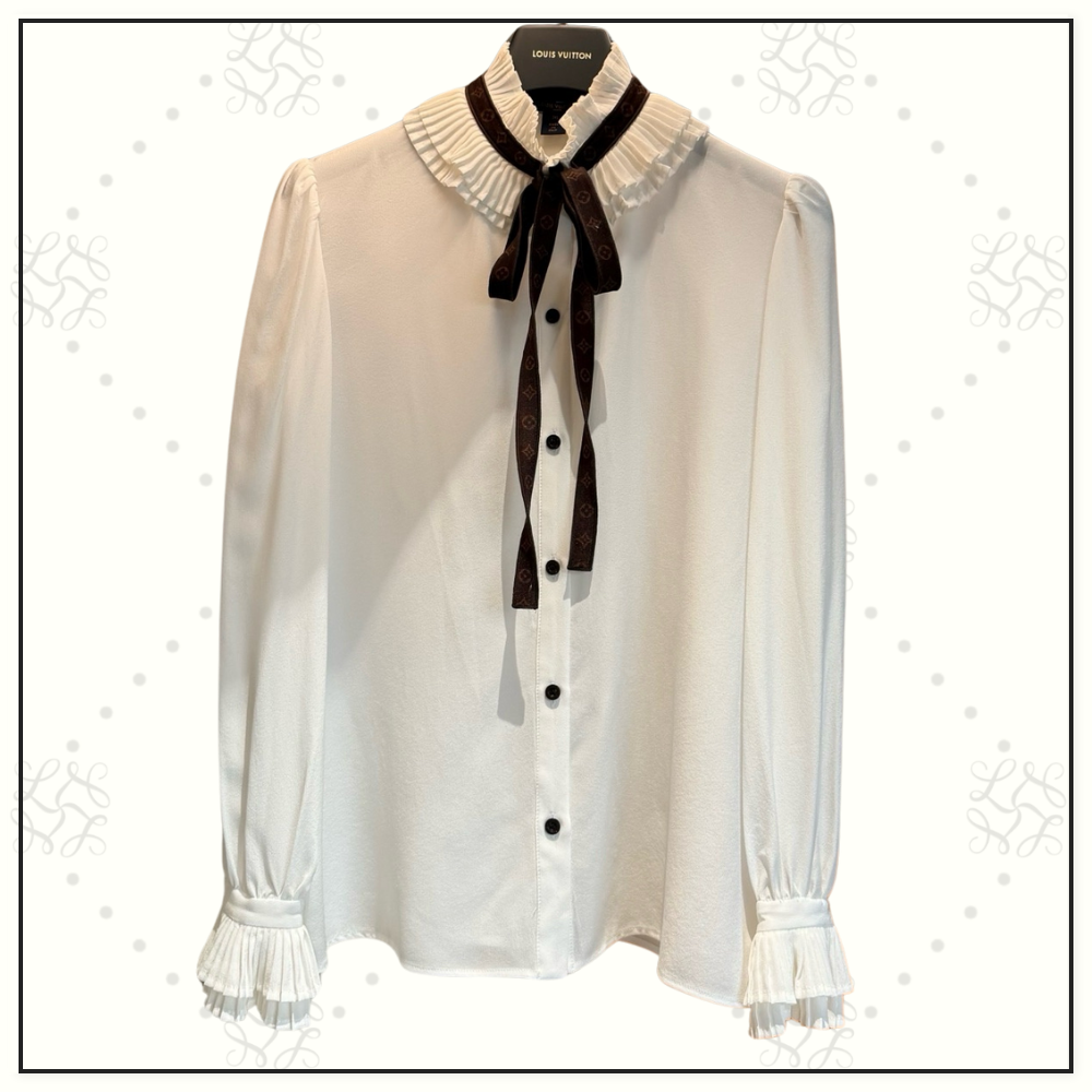 PLEATED COLLAR BLOUSE