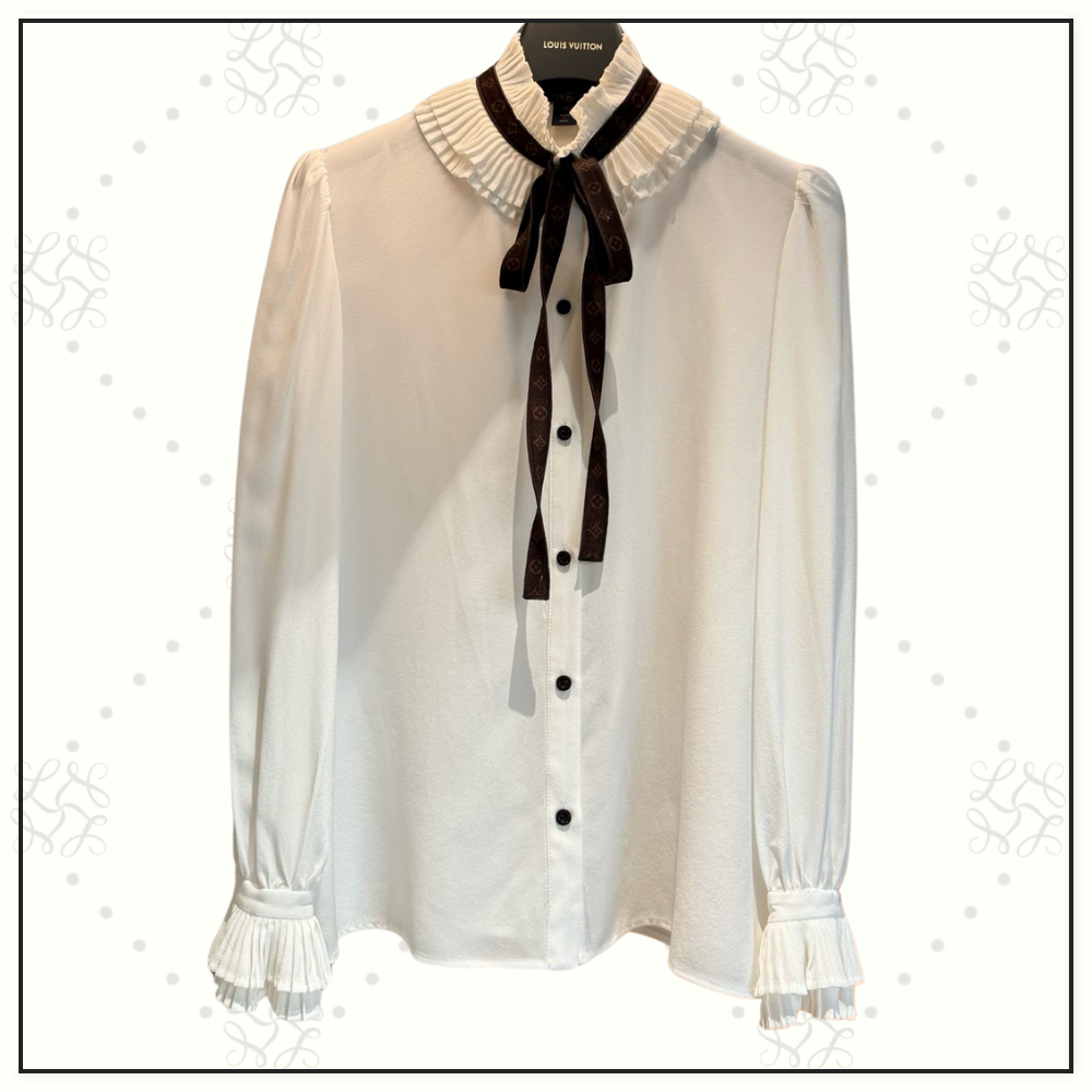 PLEATED COLLAR BLOUSE