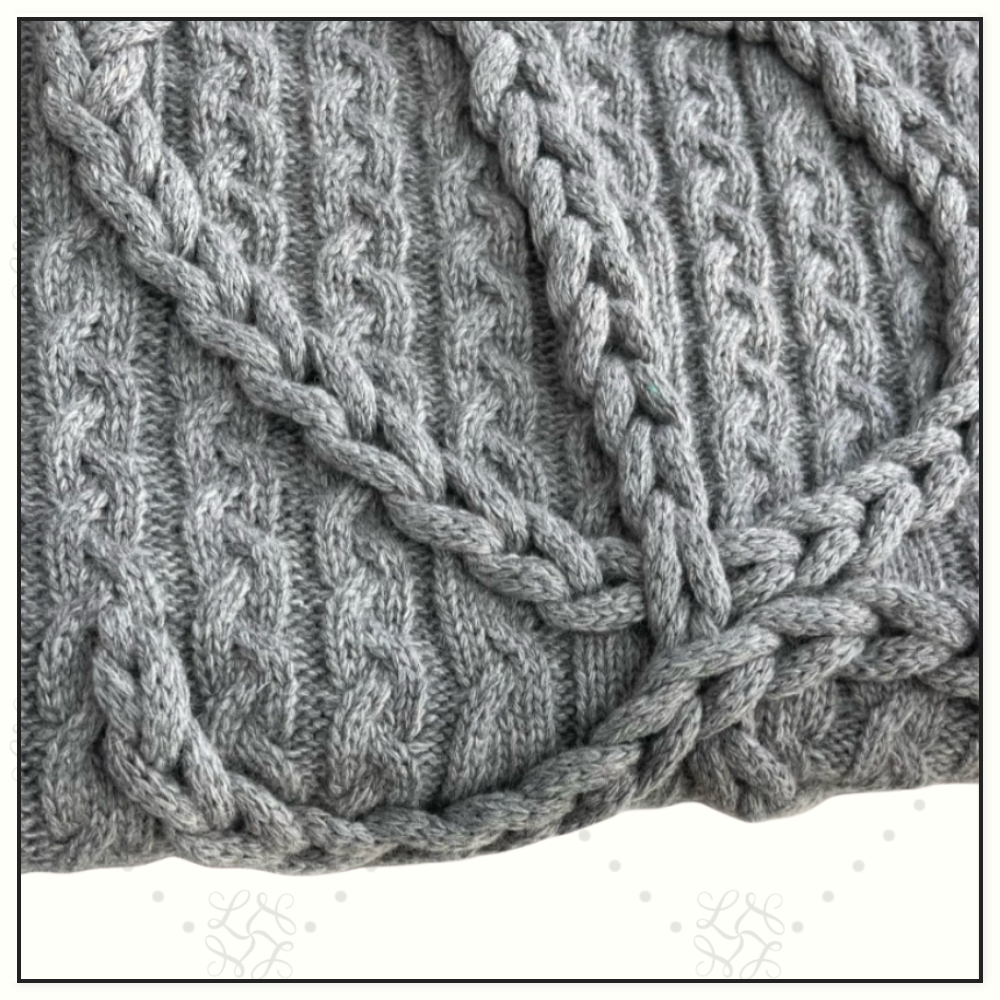 ANAGRAM WOOL CABLE KNIT SWEATER