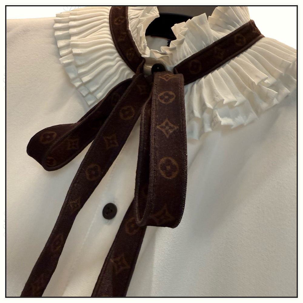 PLEATED COLLAR BLOUSE