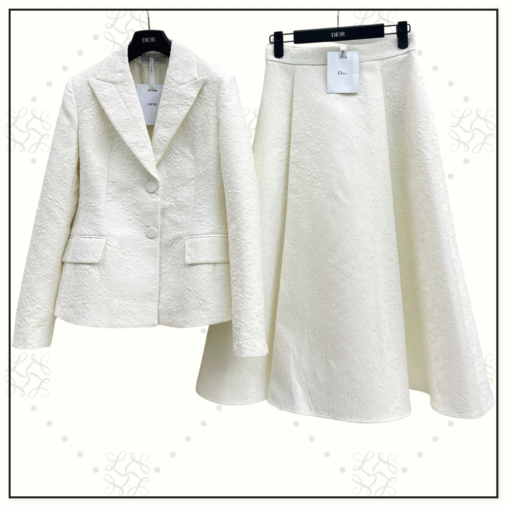 FITTED JACKET & FLARED SKIRT