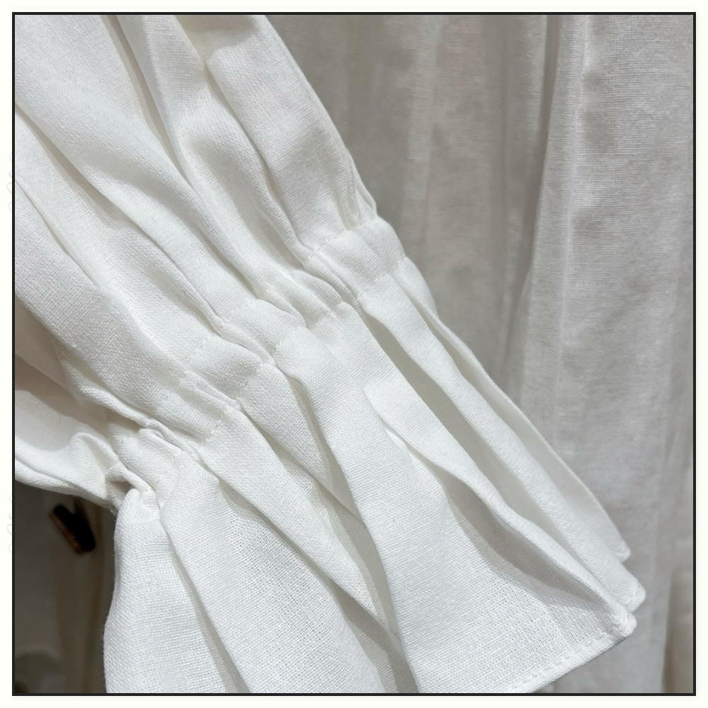 RUFFLE COLLAR BLOUSE