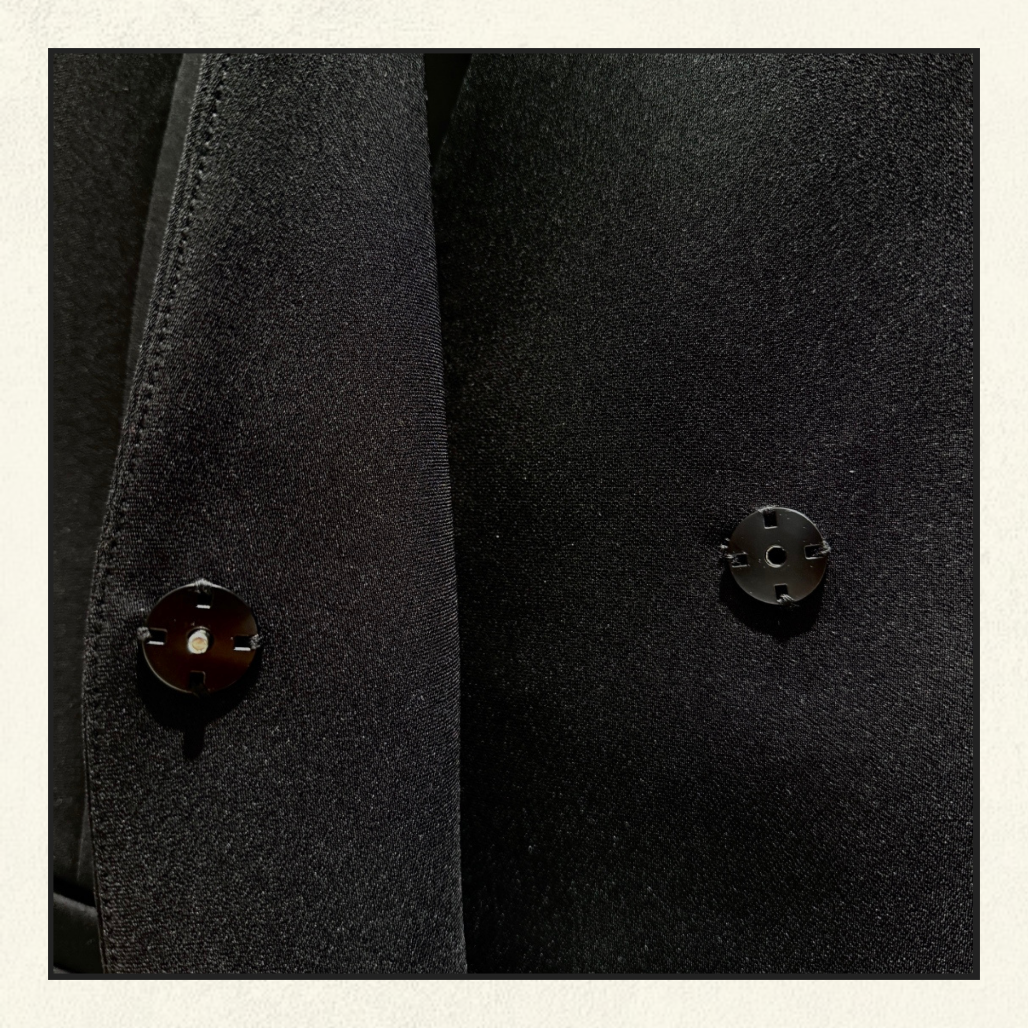 COLLARLESS BLAZER