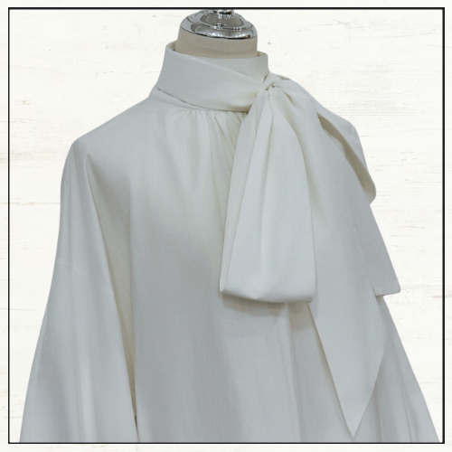 HYPNOTIC PUSSYBOW TOP