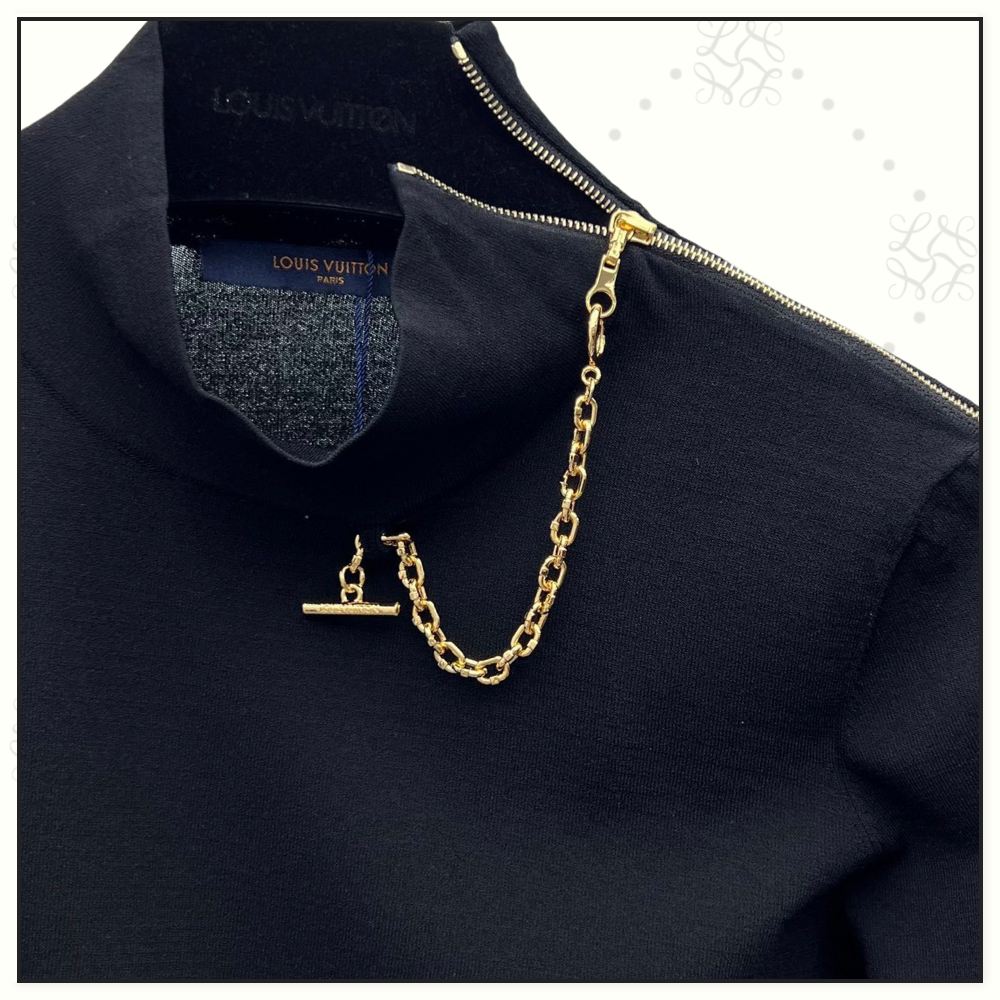 SHOULDER DETAIL TURTLENECK