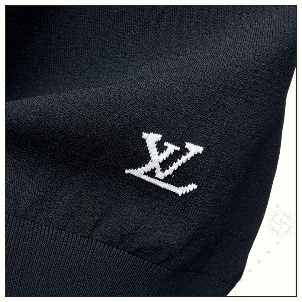 SHOULDER DETAIL TURTLENECK