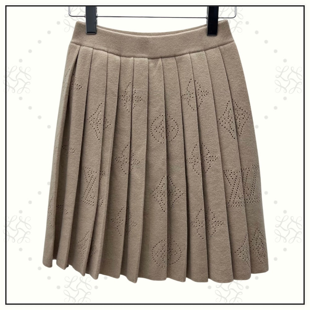 WOOL CASHMERE MAHINA CARDIGAN & PLEATED SKIRT