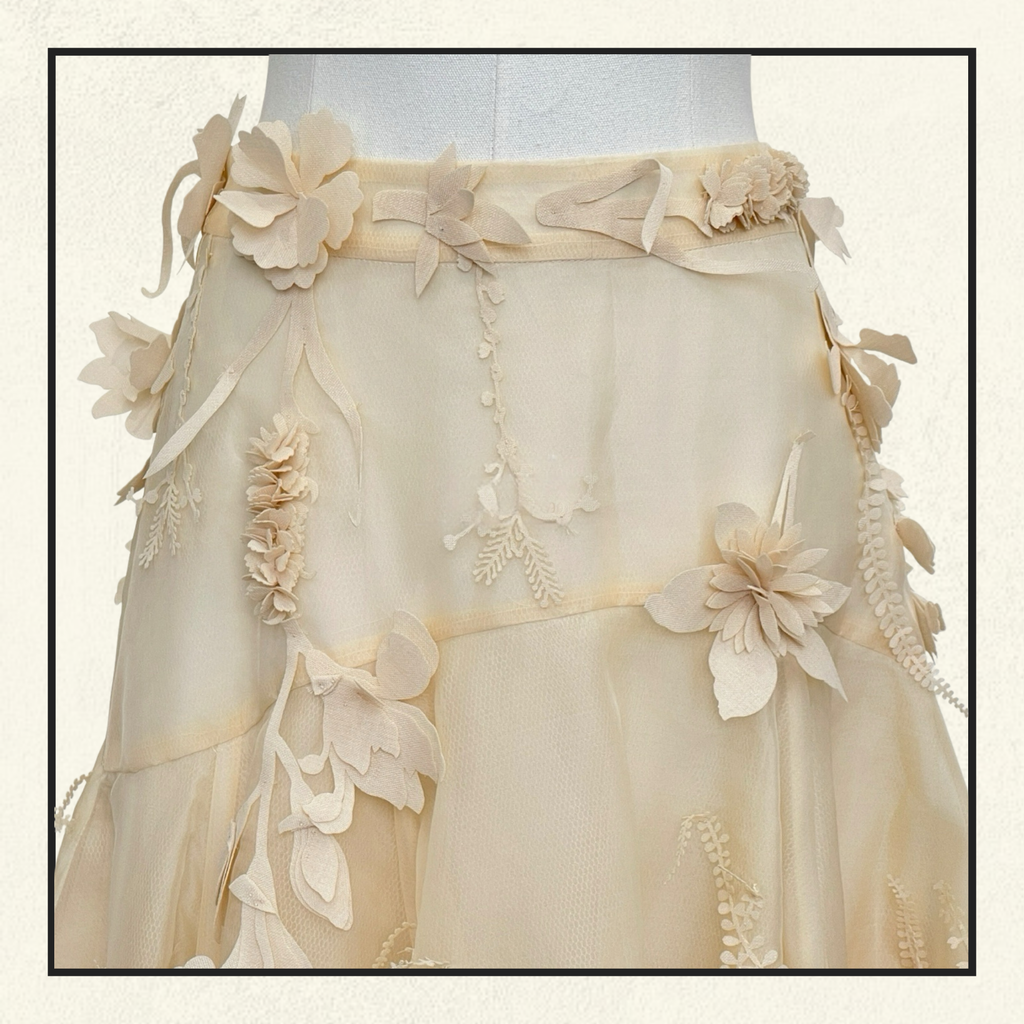 HYPNOTIC FLORAL APPLIQUÉ SILK BLOUSE & SKIRT