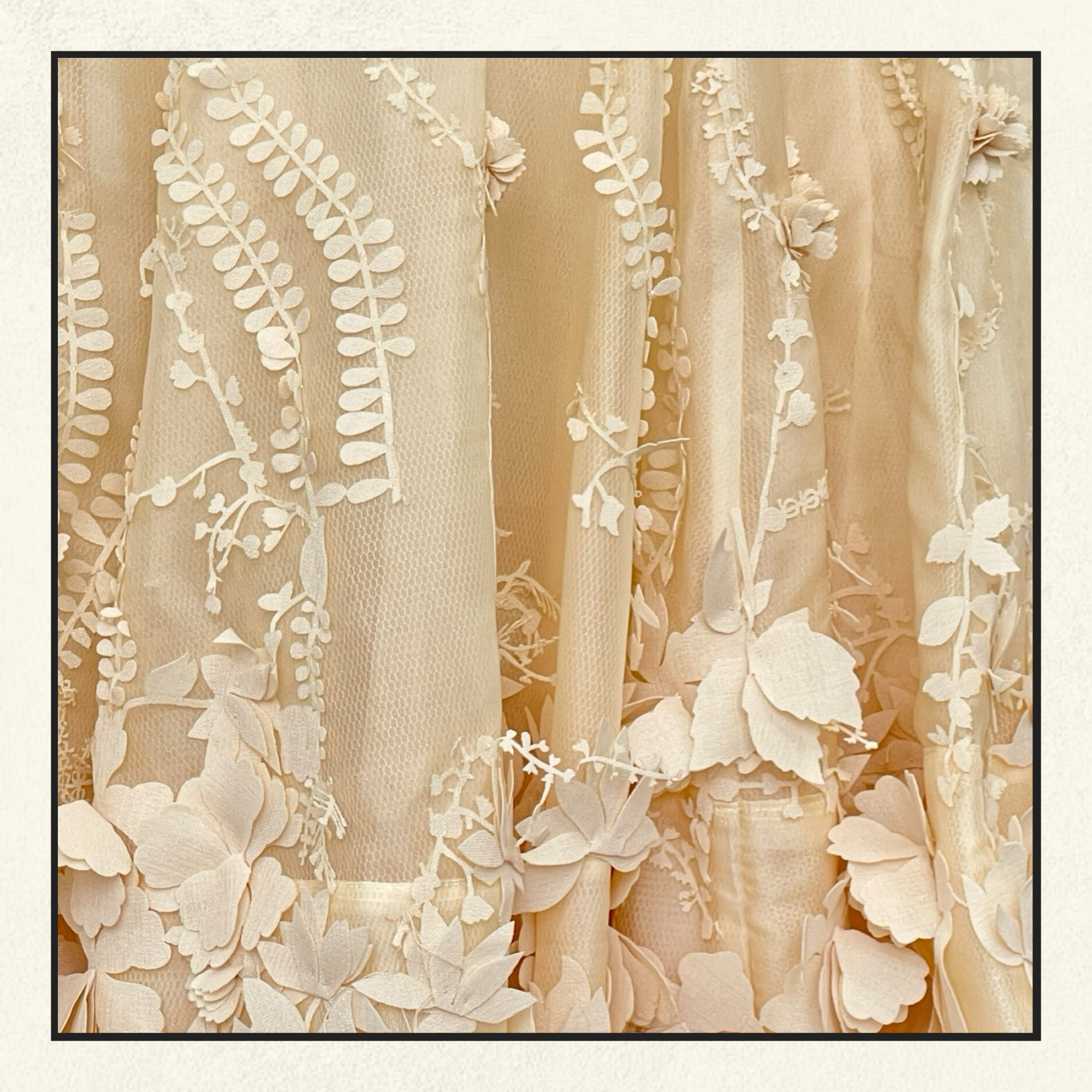 HYPNOTIC FLORAL APPLIQUÉ SILK BLOUSE & SKIRT