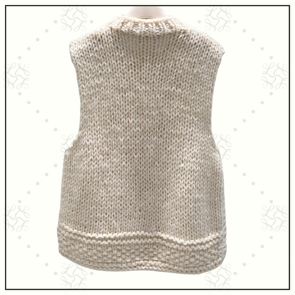 CABLE KNIT VEST WITH FLORAL APPLIQUÉS
