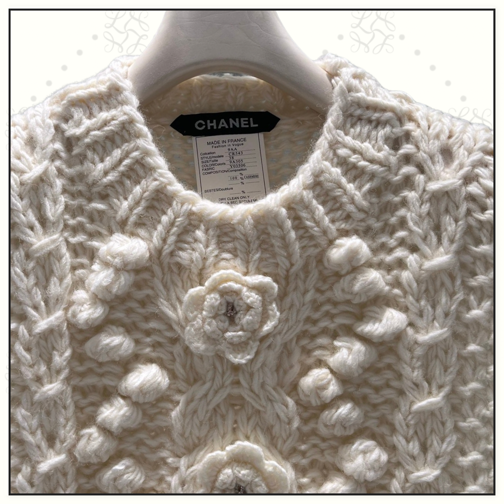 CABLE KNIT VEST WITH FLORAL APPLIQUÉS