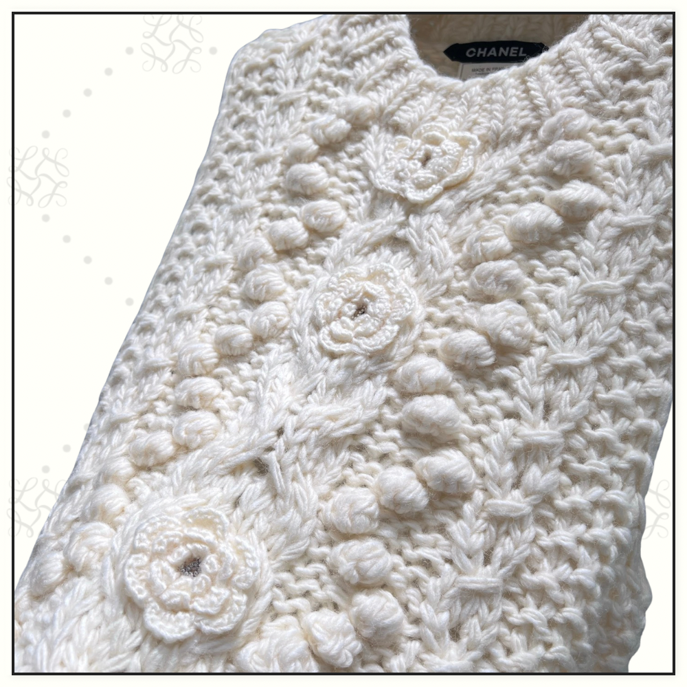 CABLE KNIT VEST WITH FLORAL APPLIQUÉS
