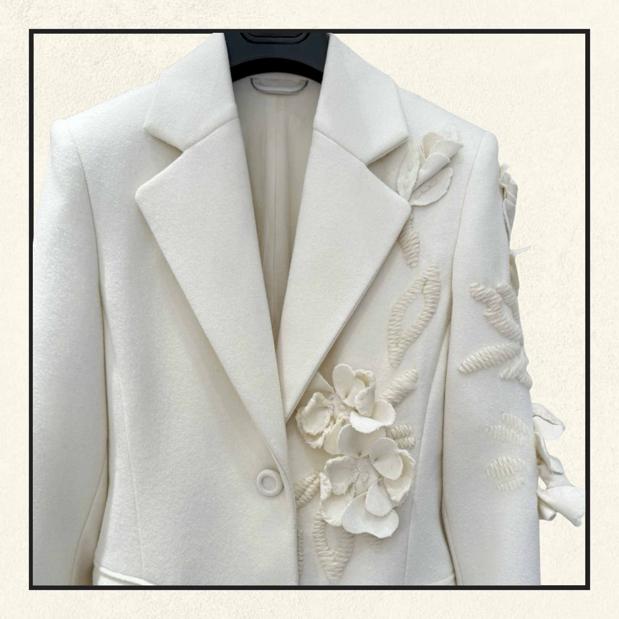 FLORAL APPLIQUÉ BLAZER