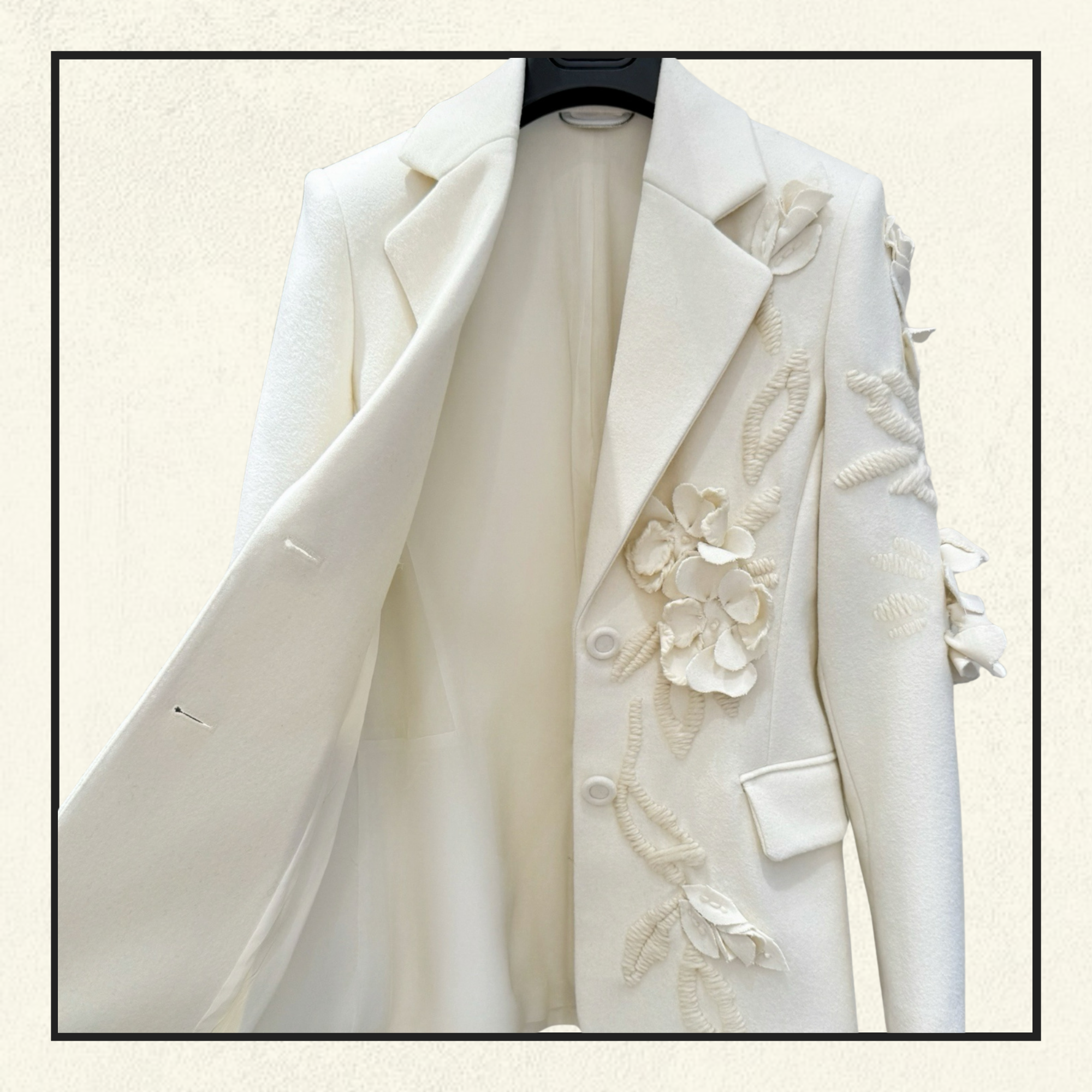 FLORAL APPLIQUÉ BLAZER