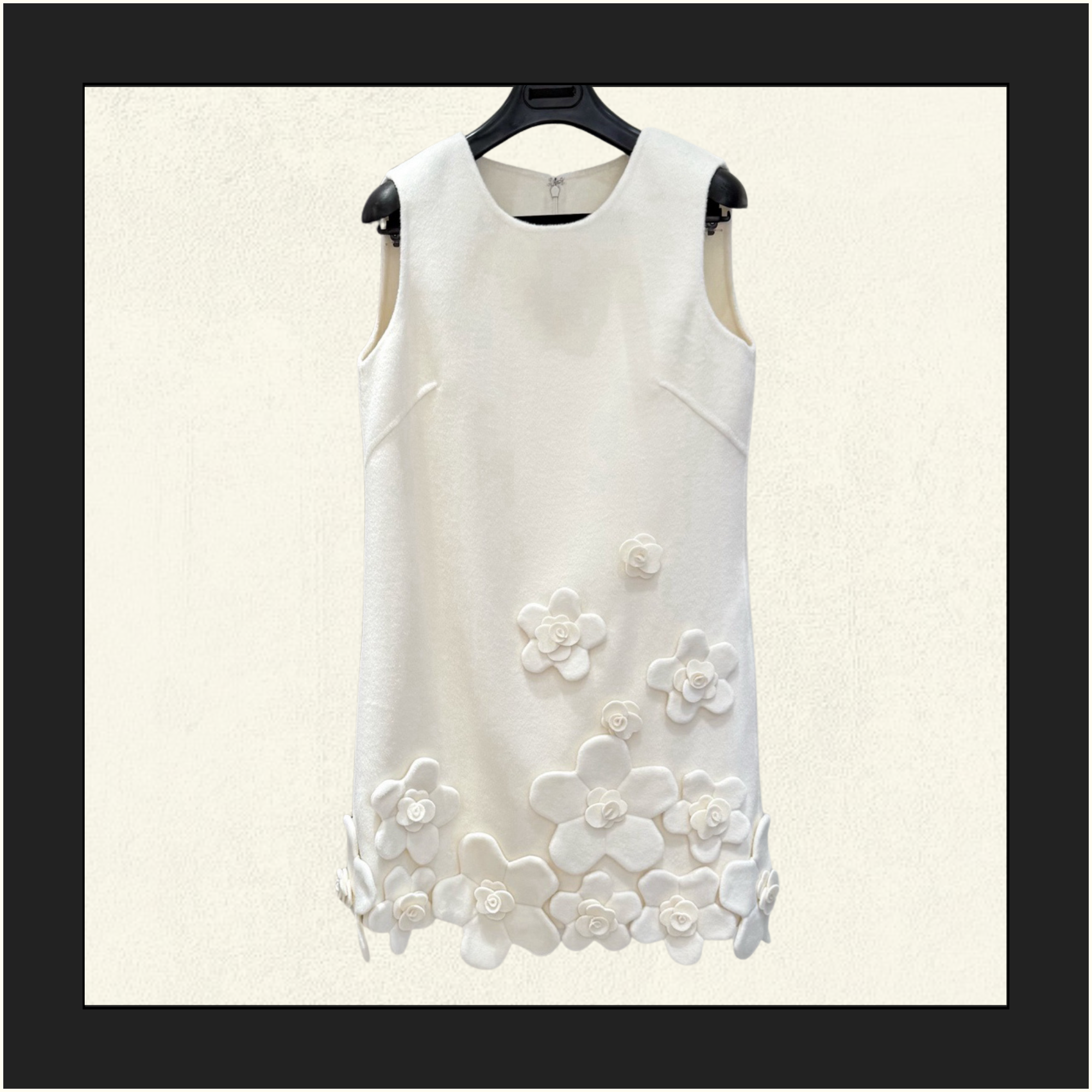 CREPE FLORAL APPLIQUÉ MINI DRESS