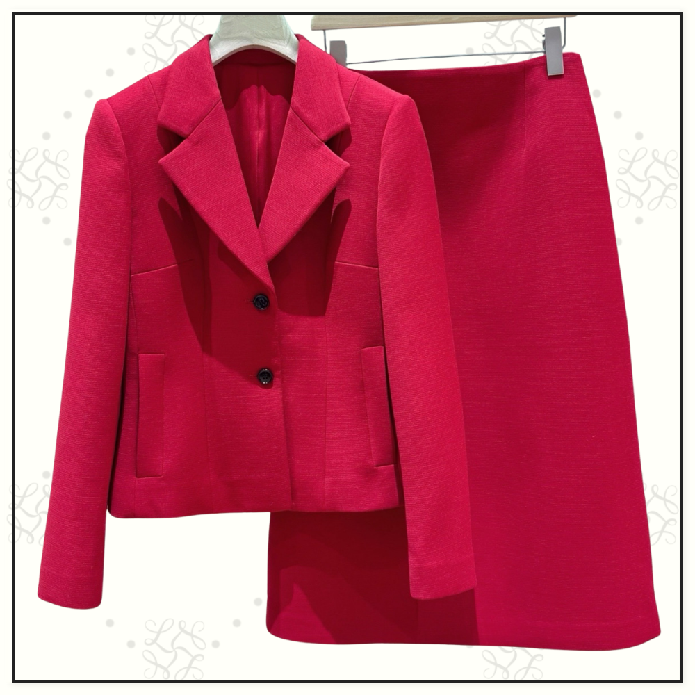 TAILORED BLAZER & PENCIL SKIRT