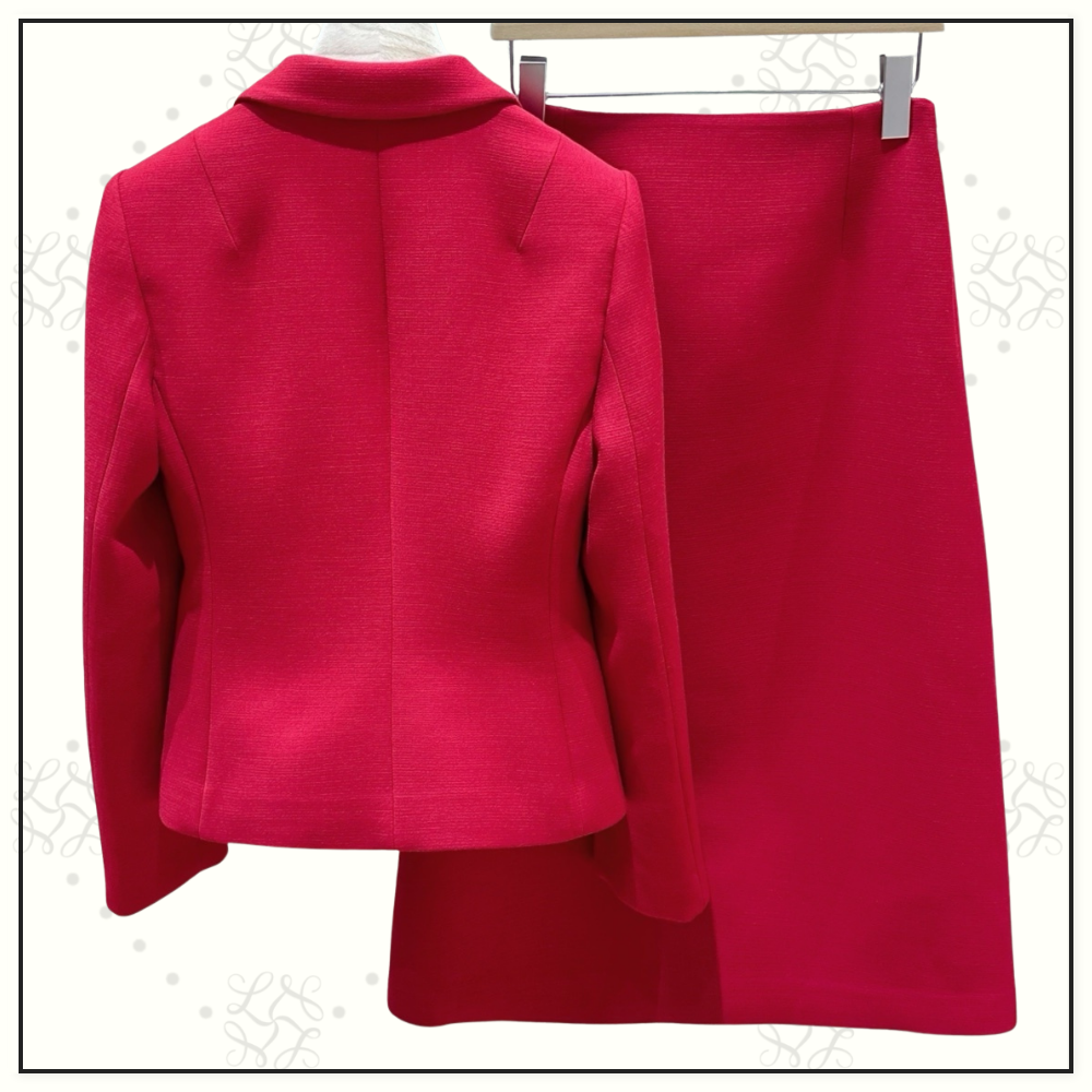 TAILORED BLAZER & PENCIL SKIRT