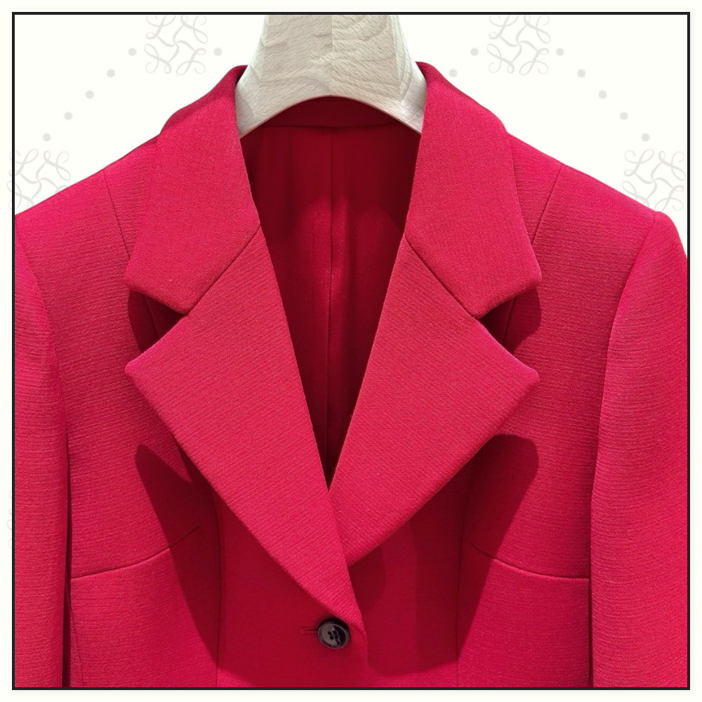 TAILORED BLAZER & PENCIL SKIRT