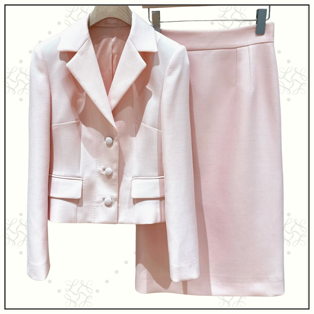 TAILORED BLAZER & PENCIL SKIRT