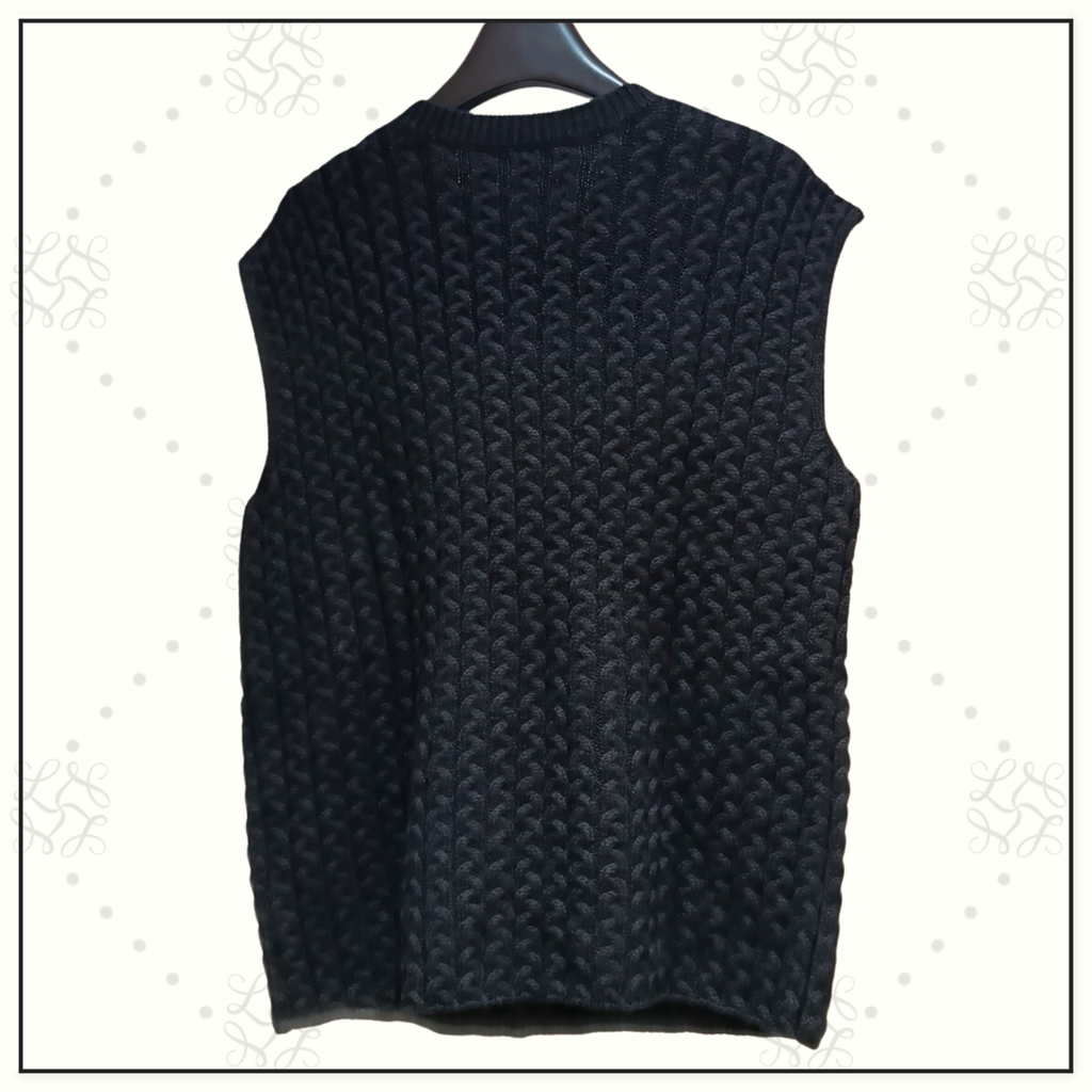 CABLE KNIT WOOL VEST