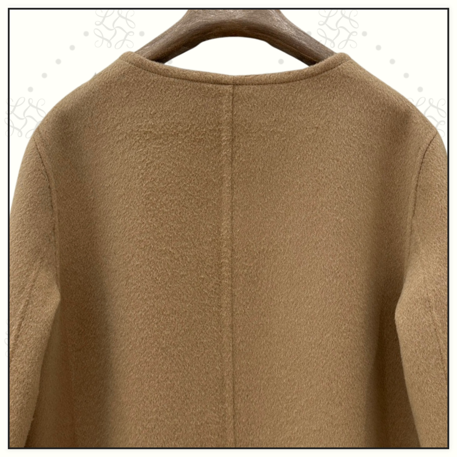 WOOL COAT WITH REMOVABLE SCARF