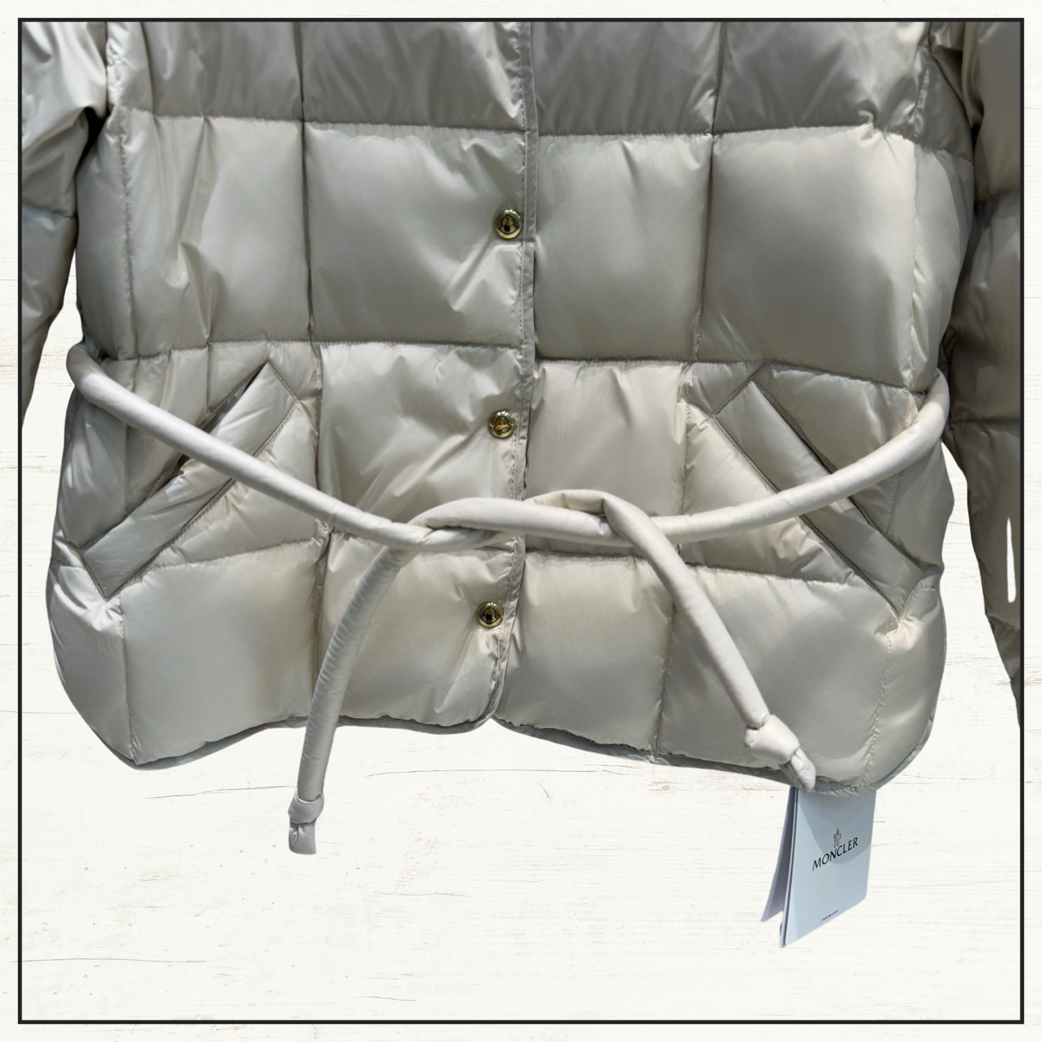 CARAMAGNE BELTED SHORT DOWN JACKET