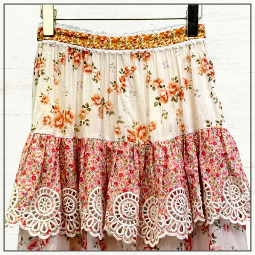 LUCKY EMBROIDERED MIDI SKIRT