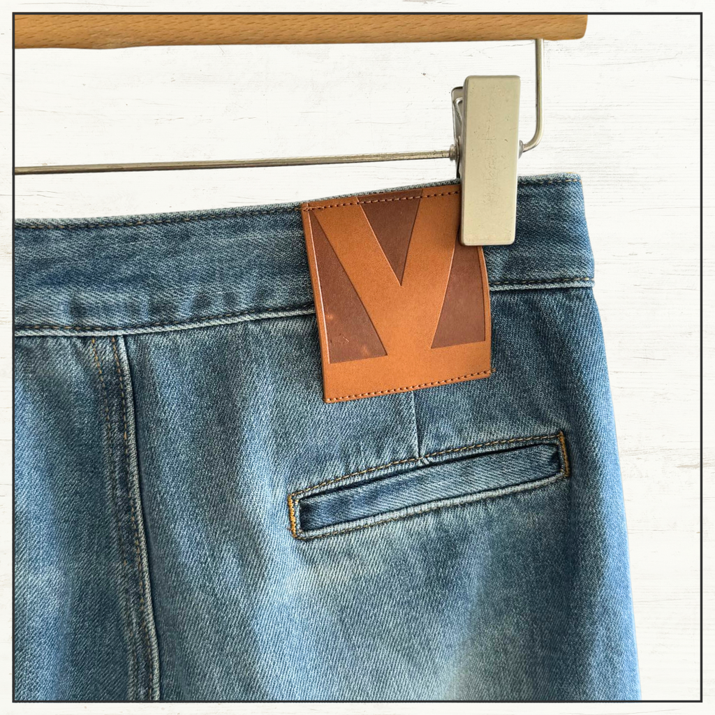 V LOGO WIDE LEG JEANS