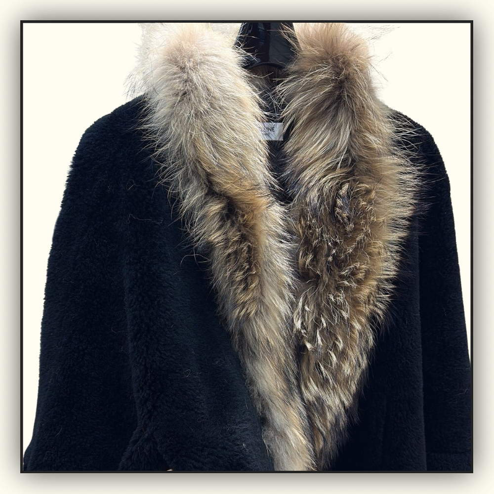 CASHMERE CAPE WITH FUR COLLAR