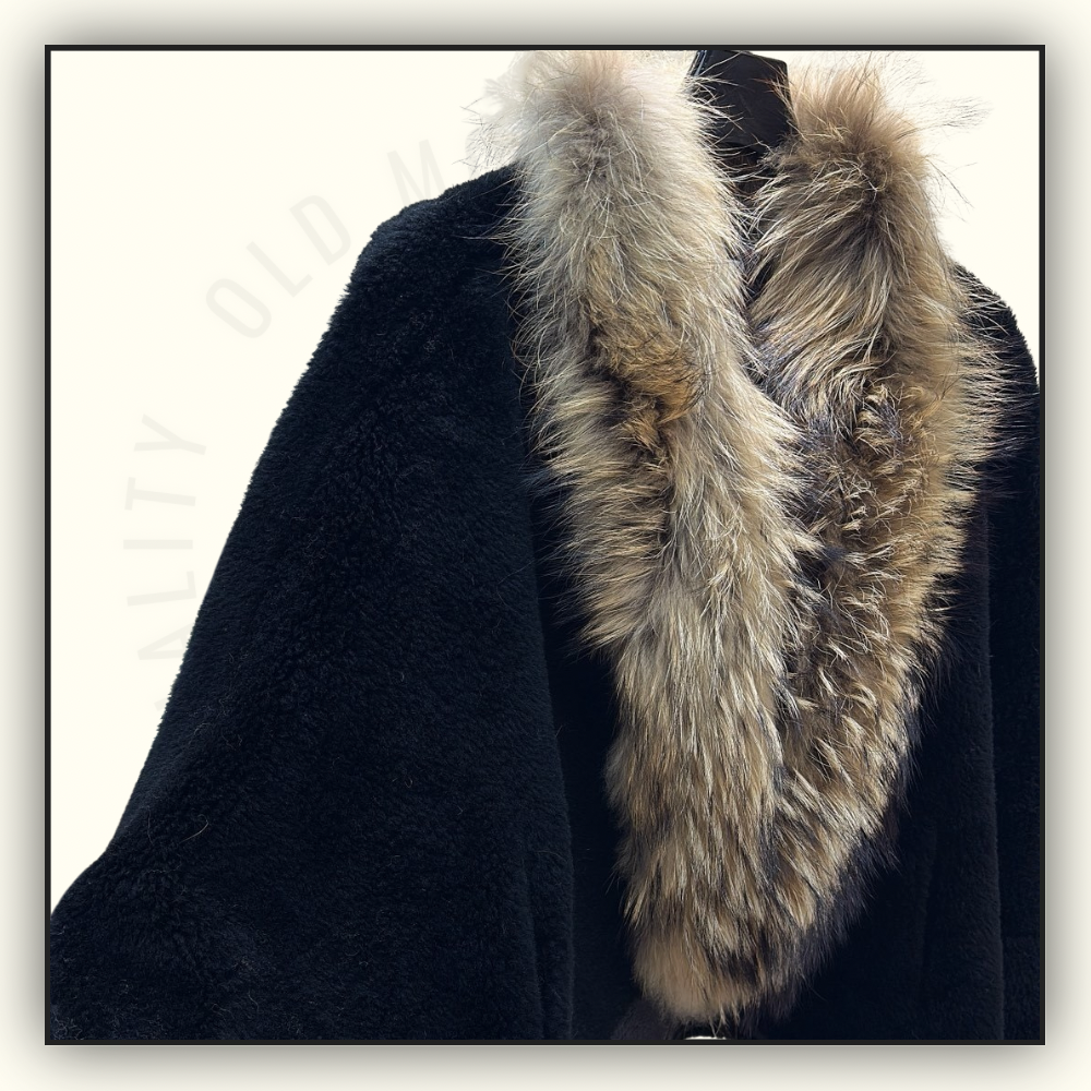 CASHMERE CAPE WITH FUR COLLAR