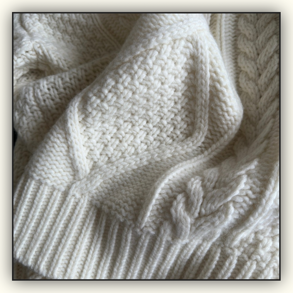 WOOL CABLE KNIT TURTLENECK