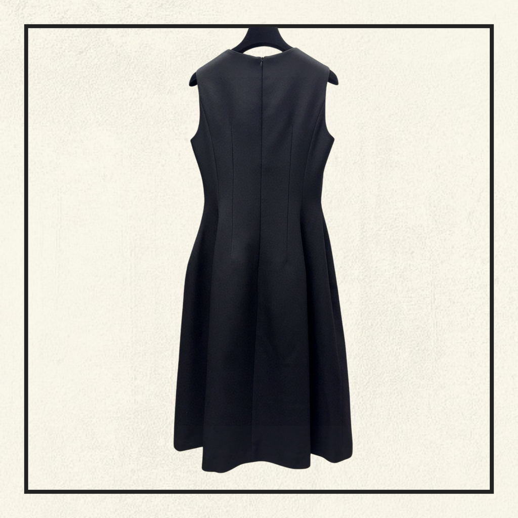 SLEEVELESS DRESS