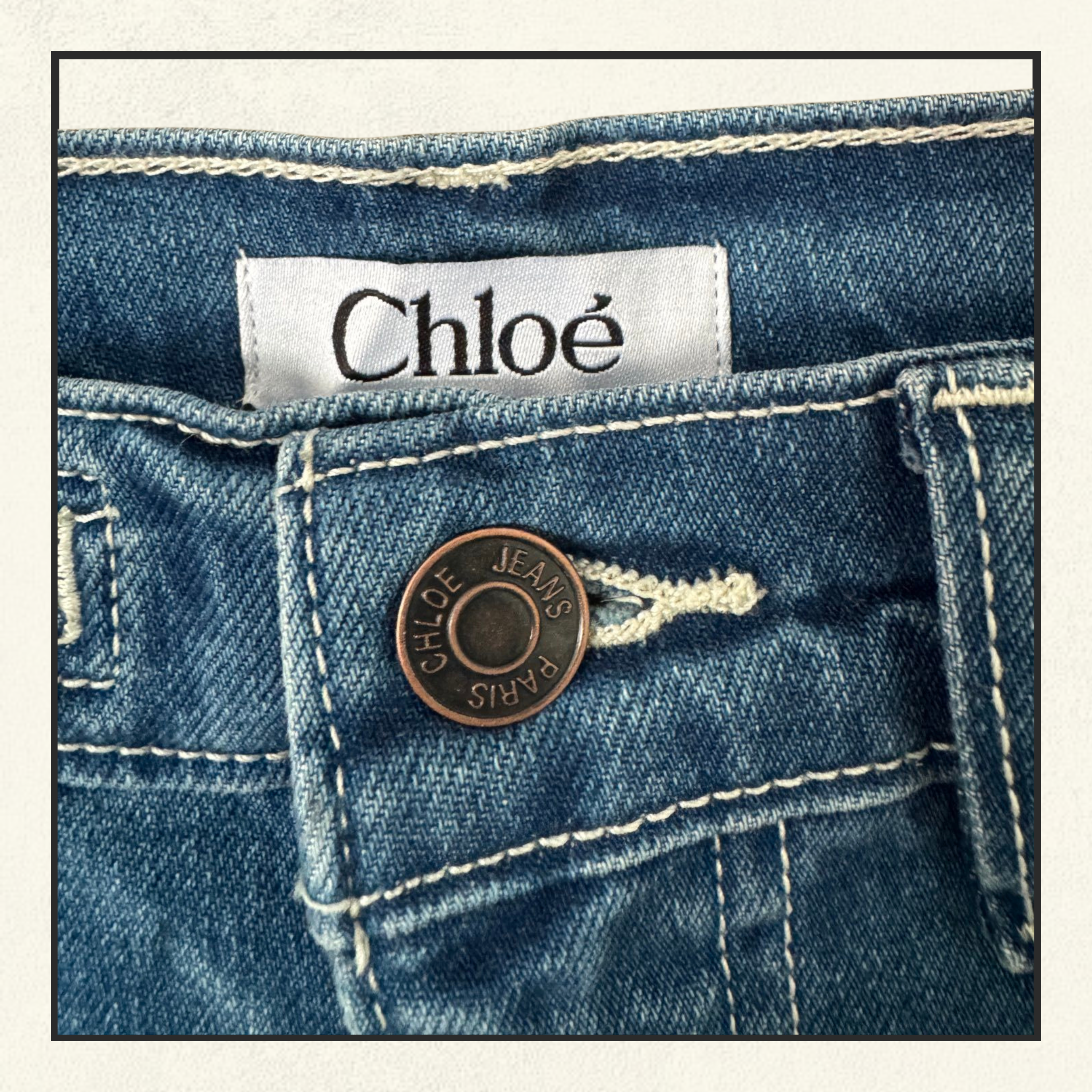 FRAYED FLARED HIGH RISE JEANS