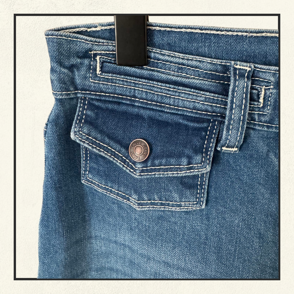 FRAYED FLARED HIGH RISE JEANS