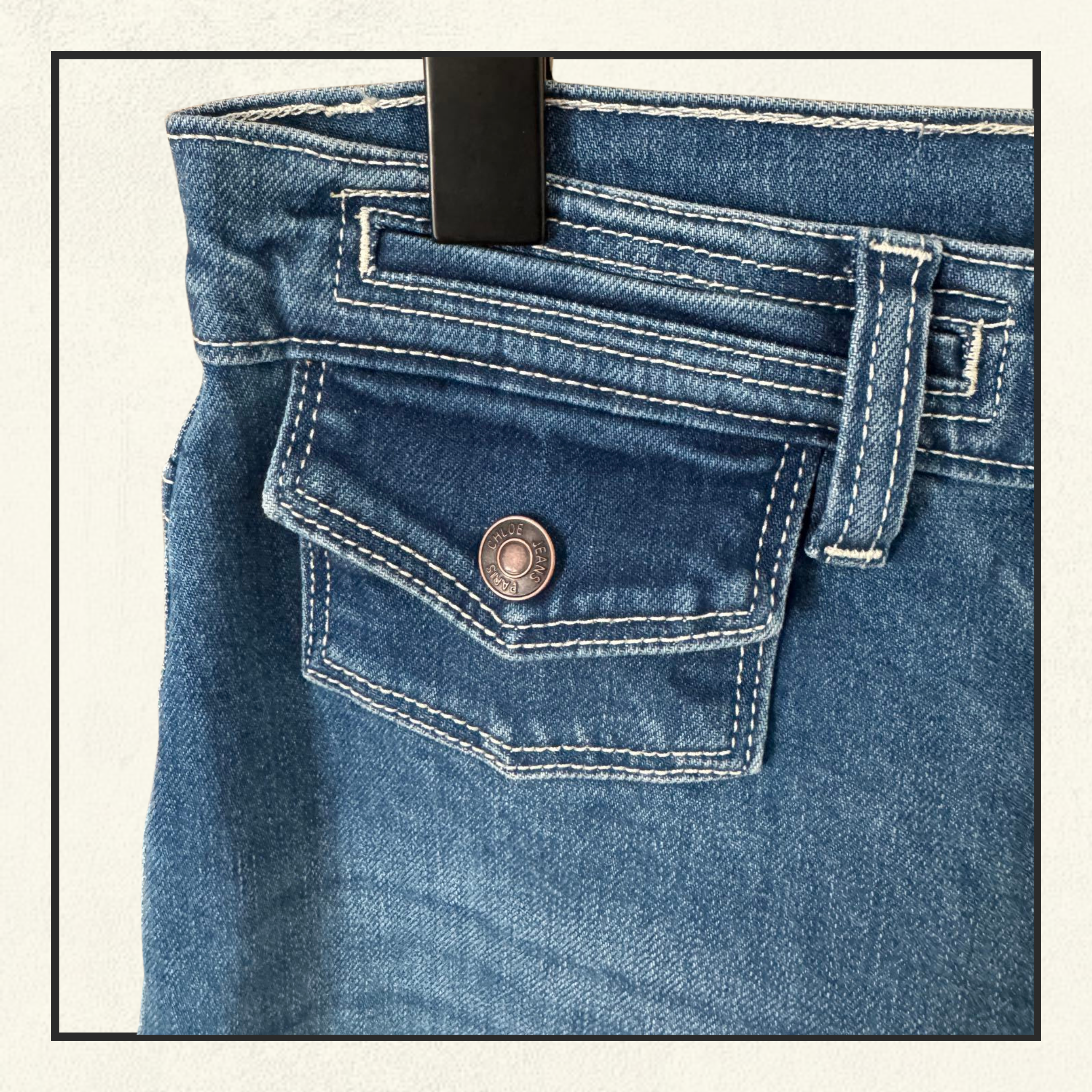 FRAYED FLARED HIGH RISE JEANS